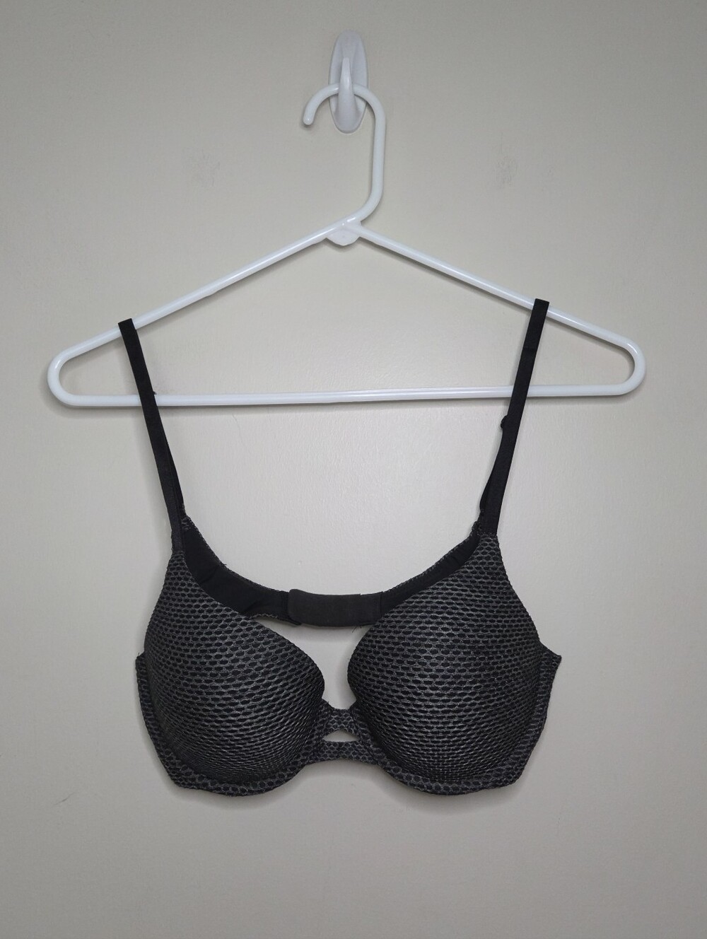 Women's Victoria's Secret Perfect Shape Black Bra Sz 34C
